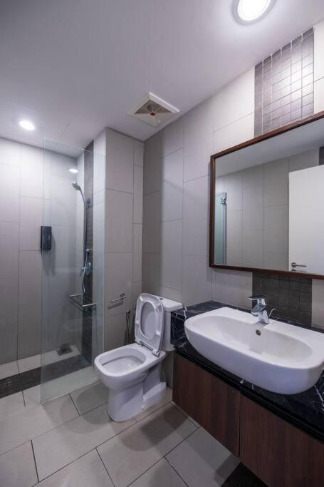 Deluxe Seaview Suite Twin Bed By The Only Bnb Tanjung Tokong Exterior foto